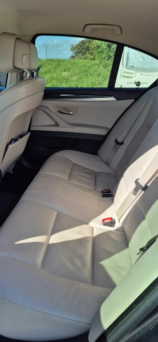 BMW 5-Series 2010 - Image 3