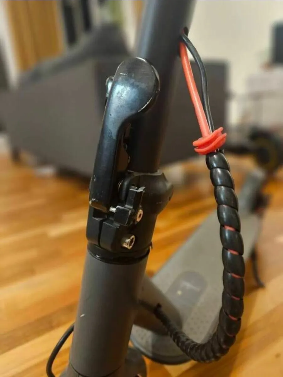 Aovopro ES80 escooter electric scooter for repair - Image 2