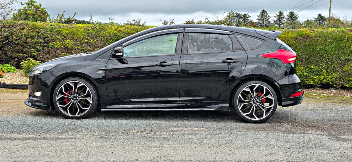 Ford Focus St Line 171 Low Mileage - Image 3