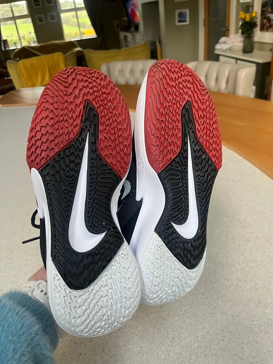 Basetball shoes new - Image 1