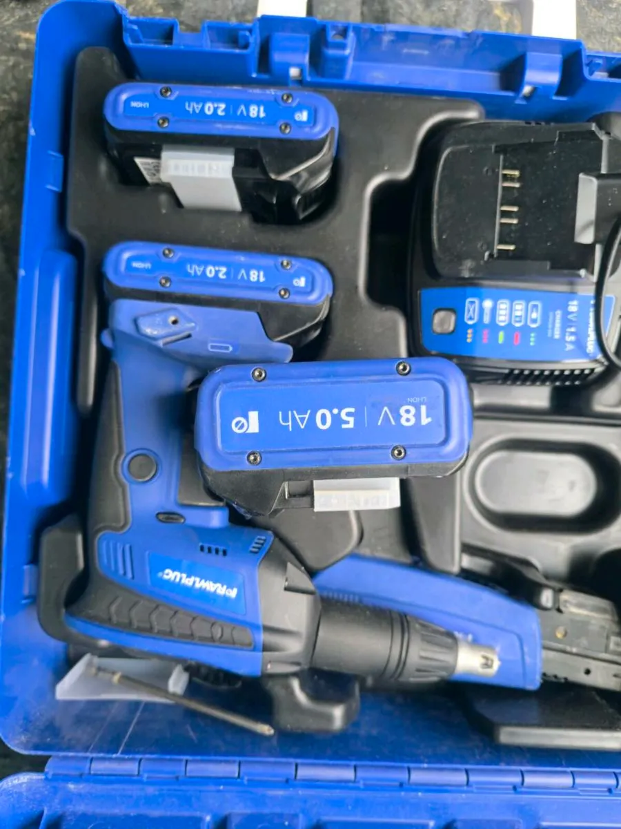 Rawlplug drywall screw gun
3 batteries - Image 4