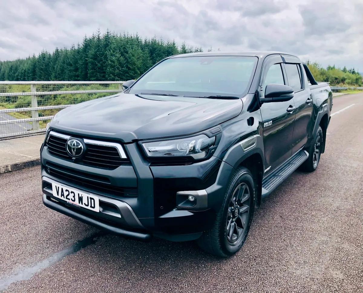 2023 Toyota Hilux Invincible x - Image 3