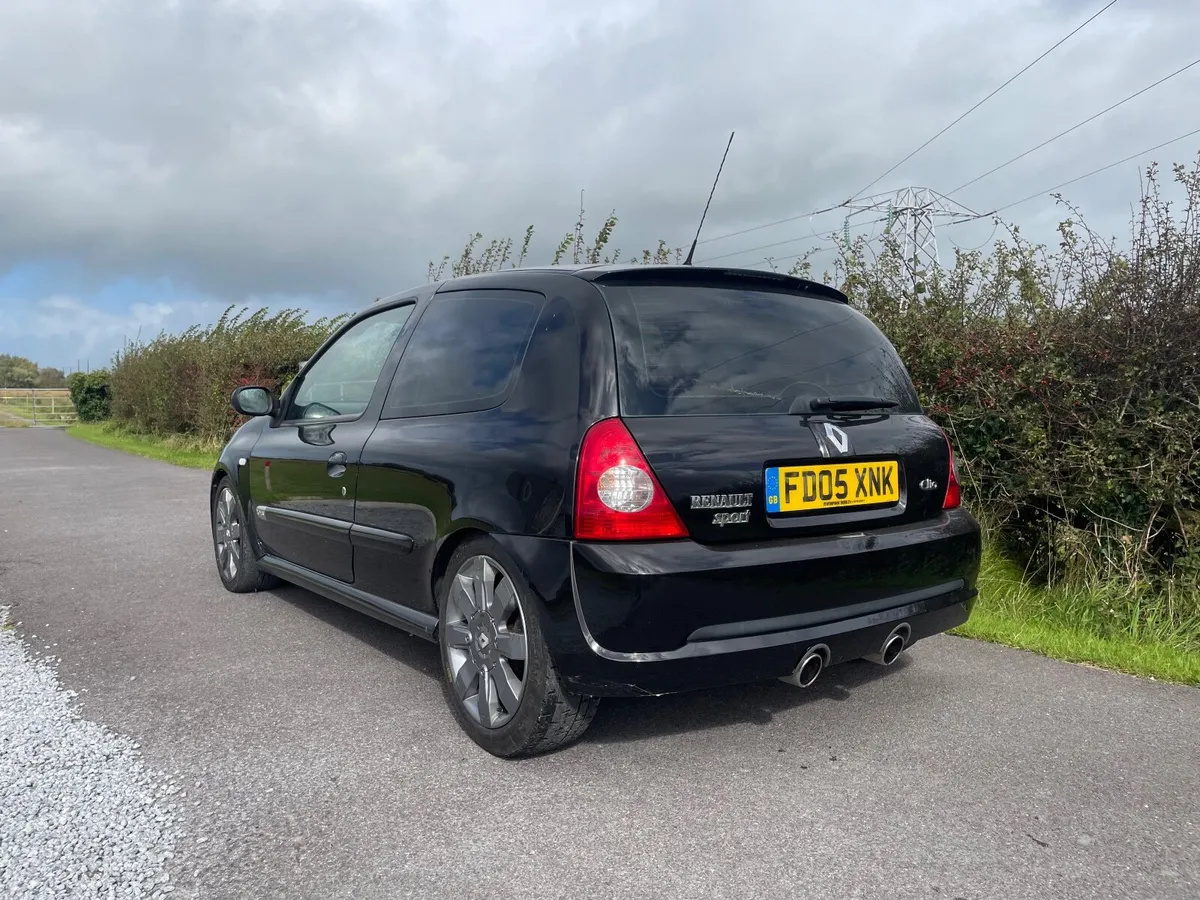 Renault Clio 2005 RS 182 - Image 2