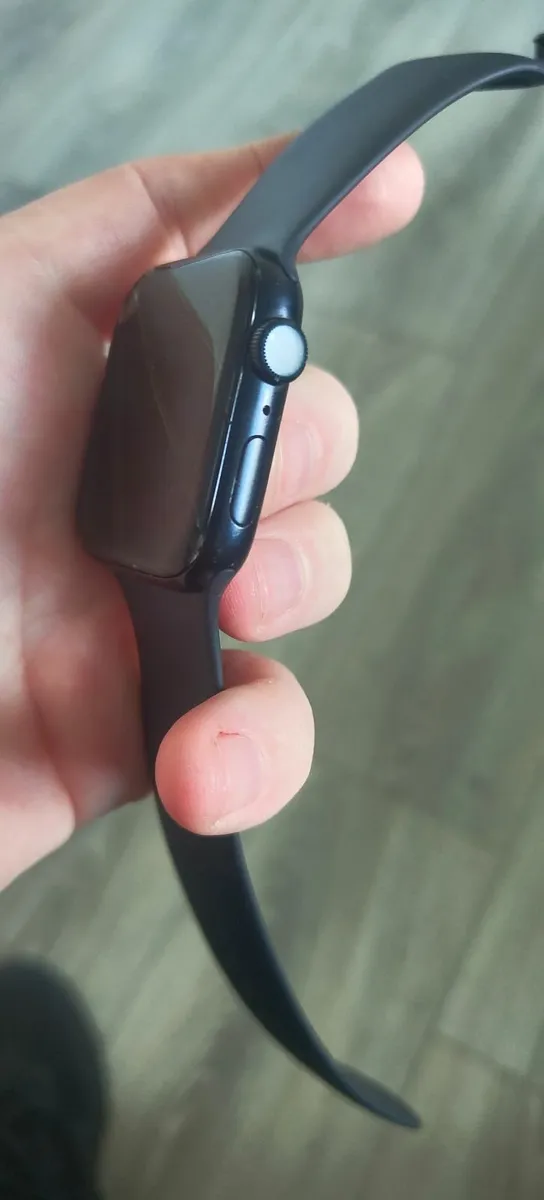 Apple watch  SE  44mm - Image 2