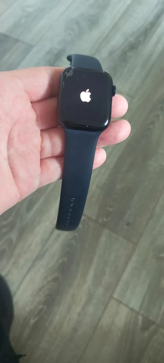 Apple watch  SE  44mm - Image 3