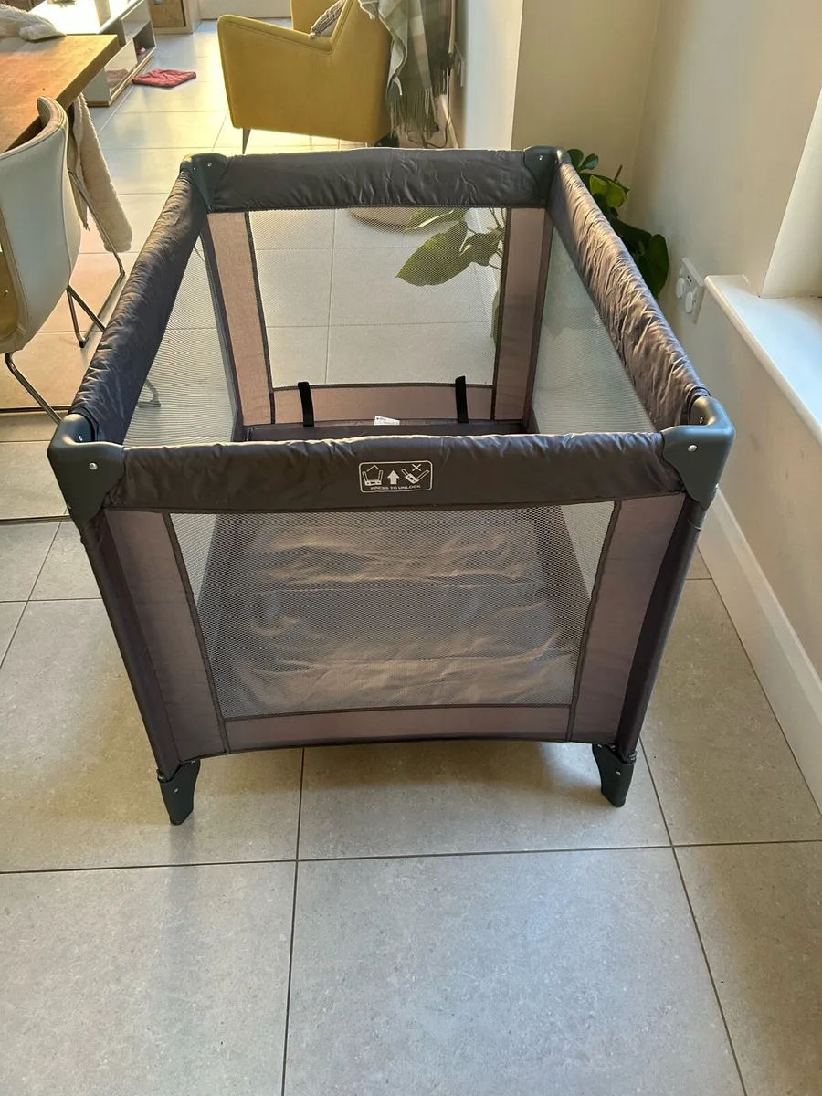 Chuggi Travel Cot with mattress & carry bag - Image 3