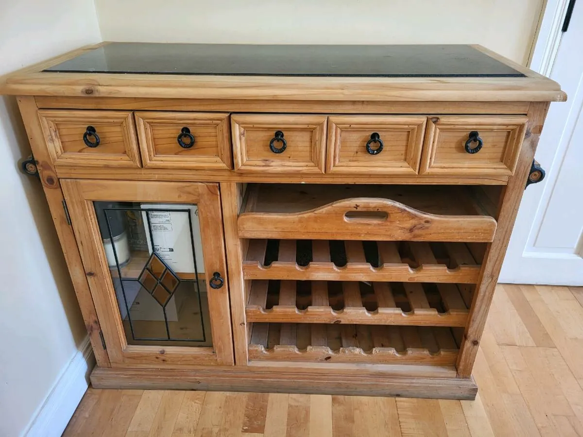 Items of living room furniture - Image 1