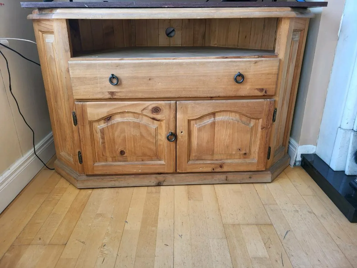 Items of living room furniture - Image 2