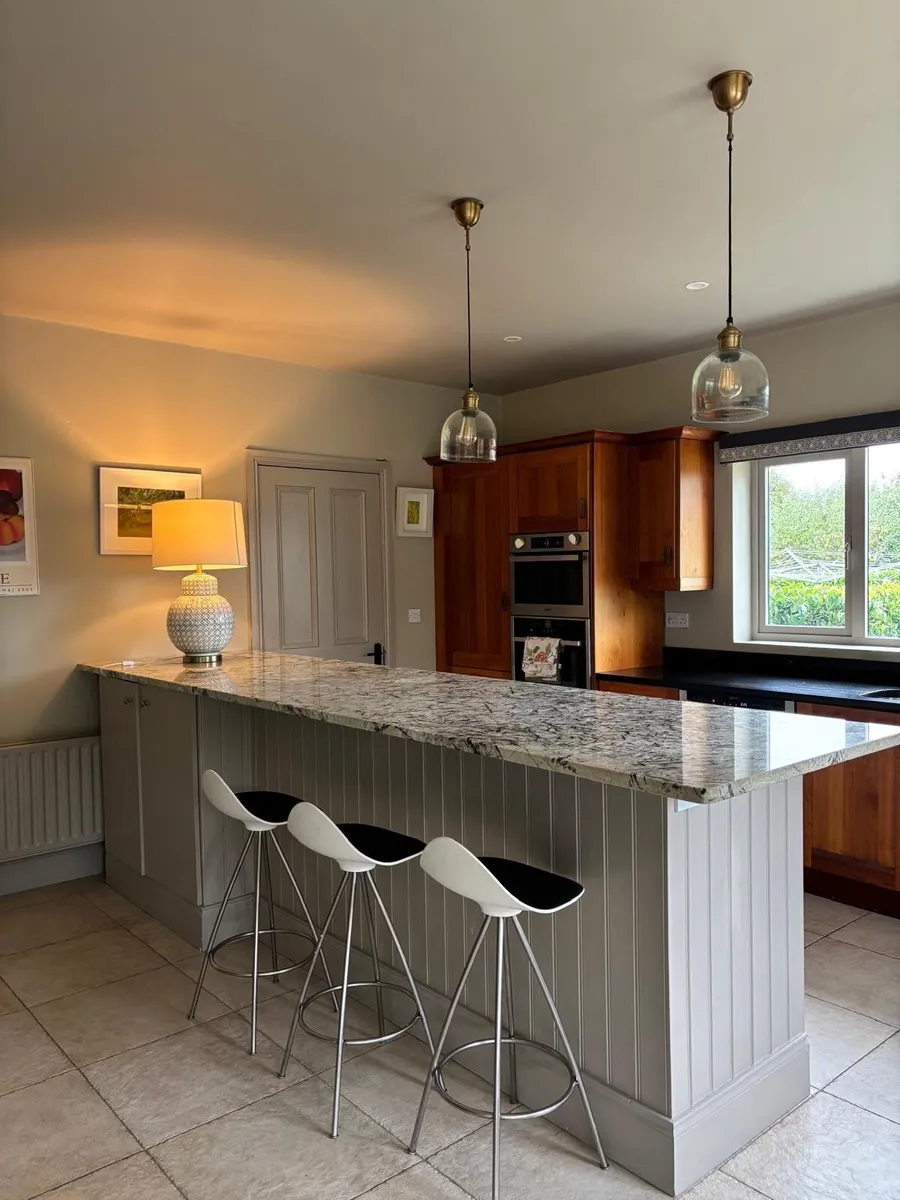 Kitchen counter - Image 1