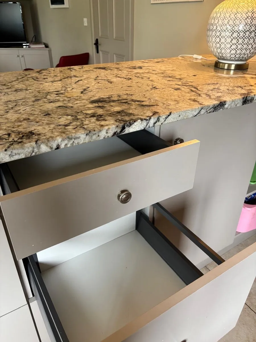 Kitchen counter - Image 3