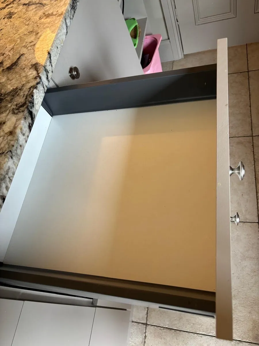Kitchen counter - Image 4