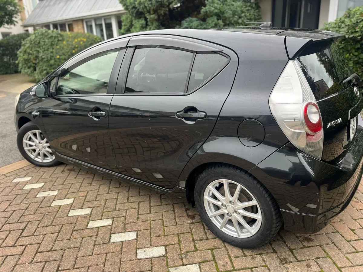 Toyota Aqua 2014 with immobiliser - Image 4