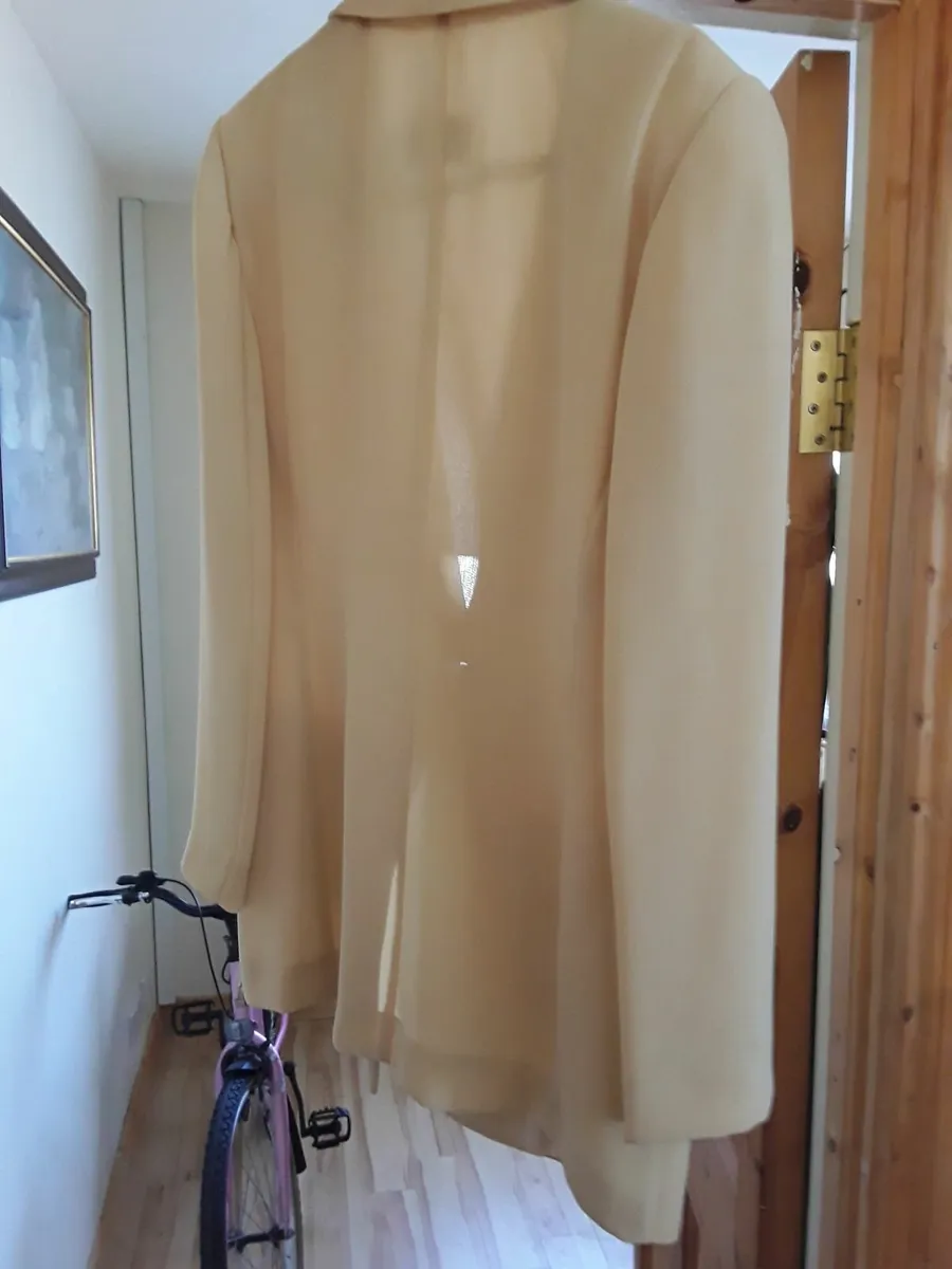 Ladies brand new tan coloured jacket - Image 1