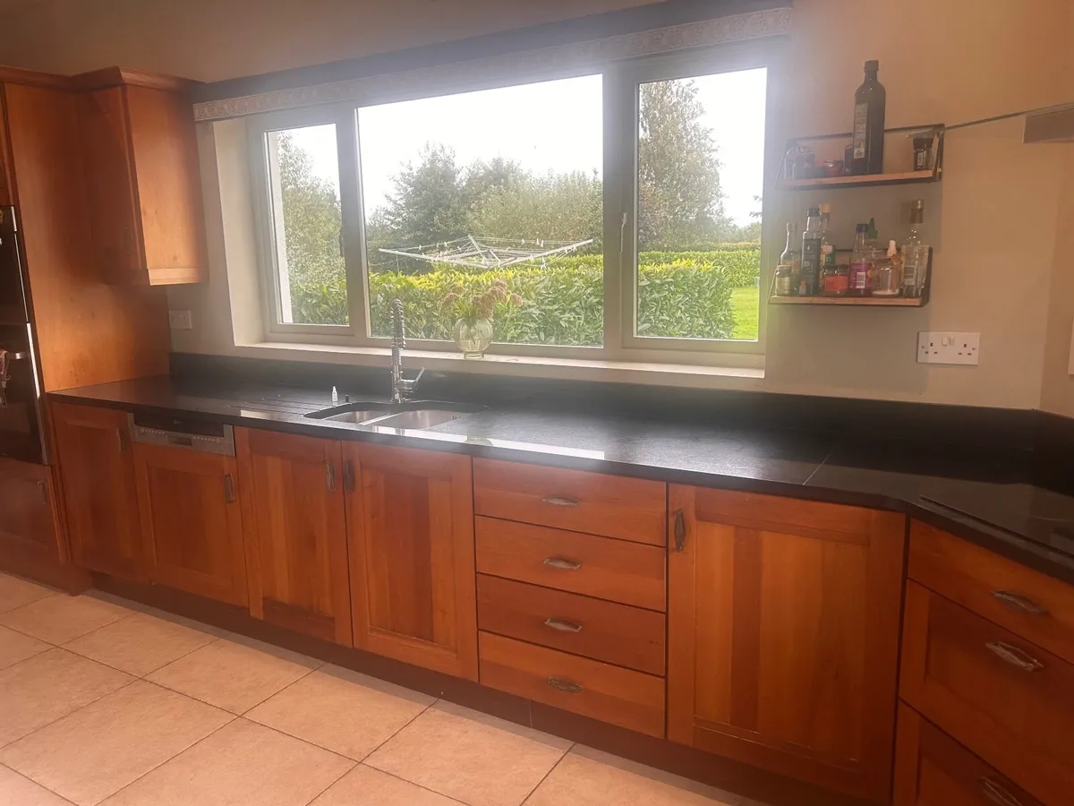 Fitted Kitchen - Image 4