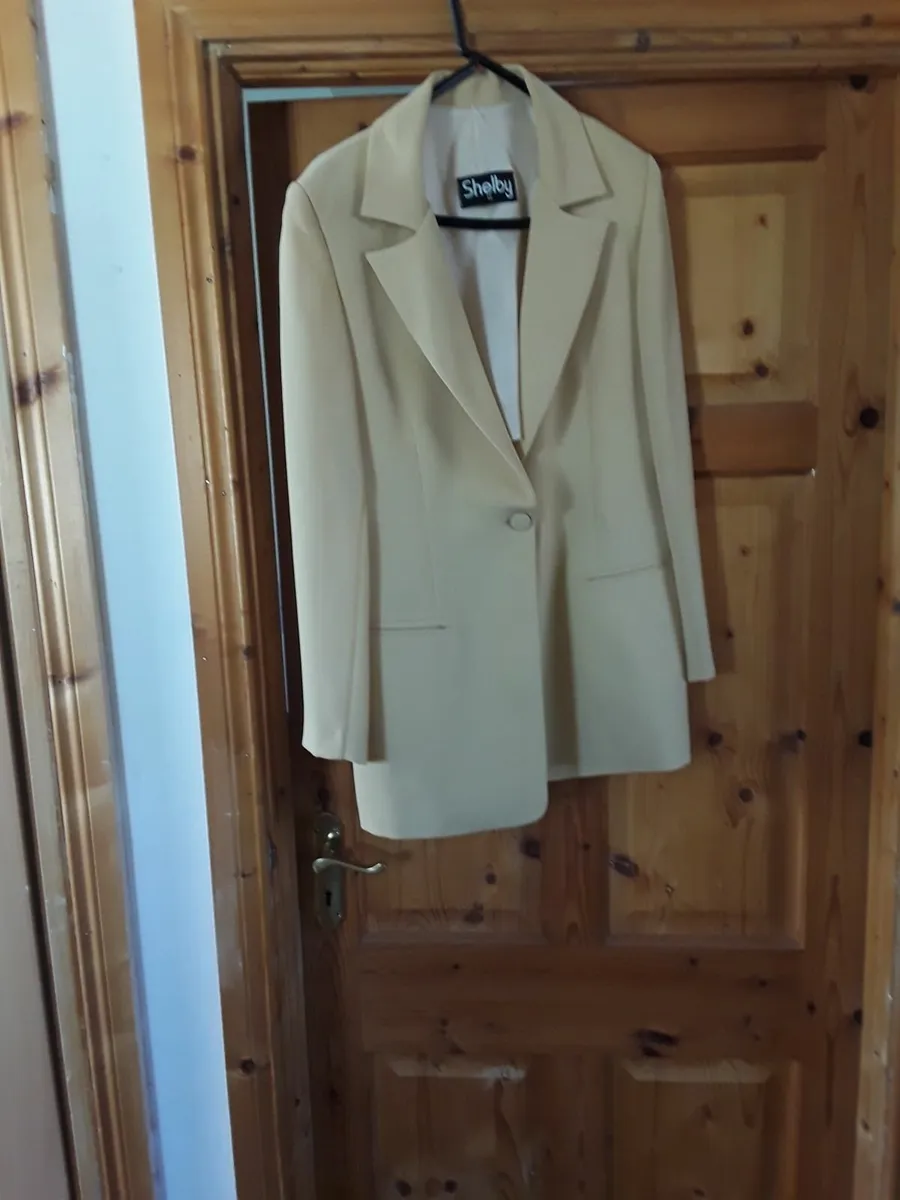 Ladies brand new tan coloured jacket - Image 2