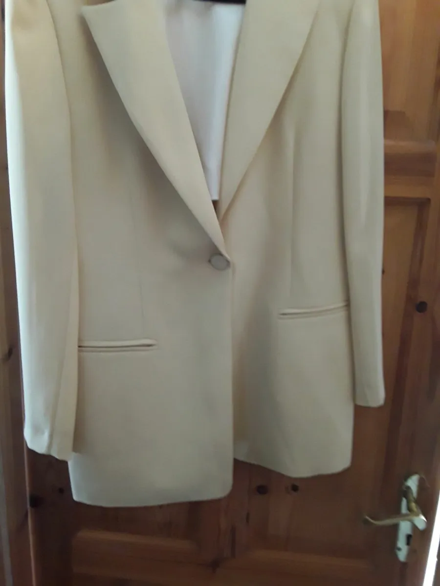 Ladies brand new tan coloured jacket - Image 3