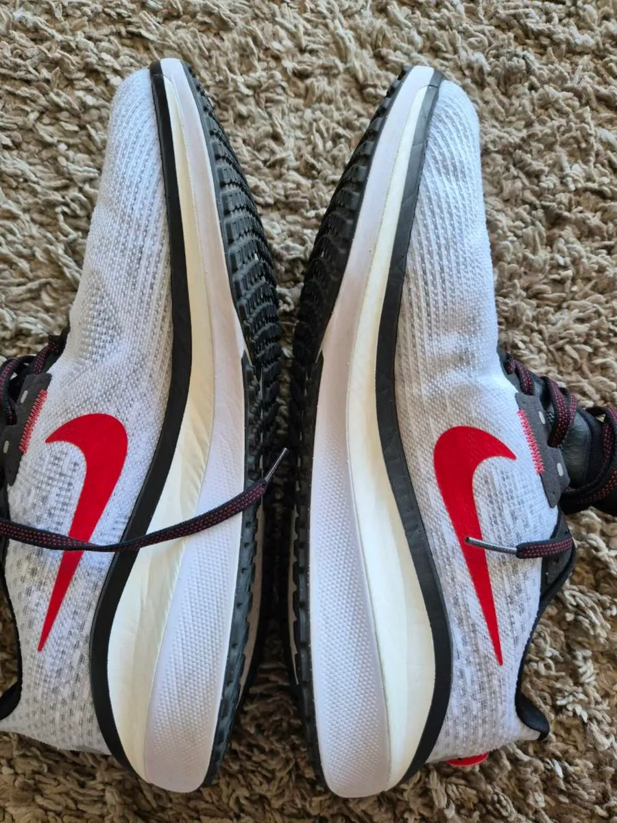 Nike Zoom Vomero 17 uk9 - Image 2