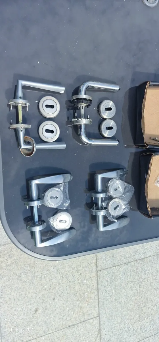 Handles & Locks  + Door - Image 3