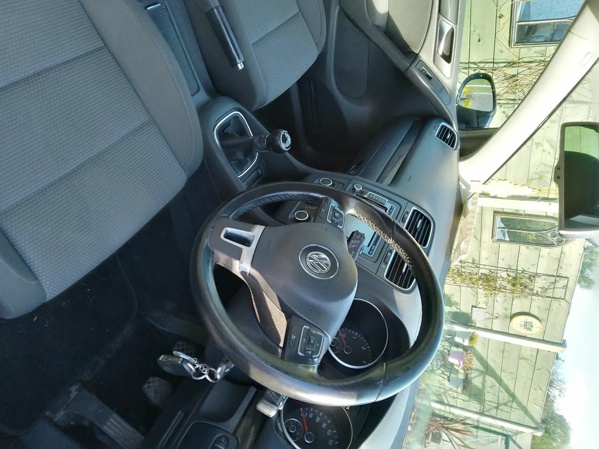 Volkswagen Golf 2011 - Image 2