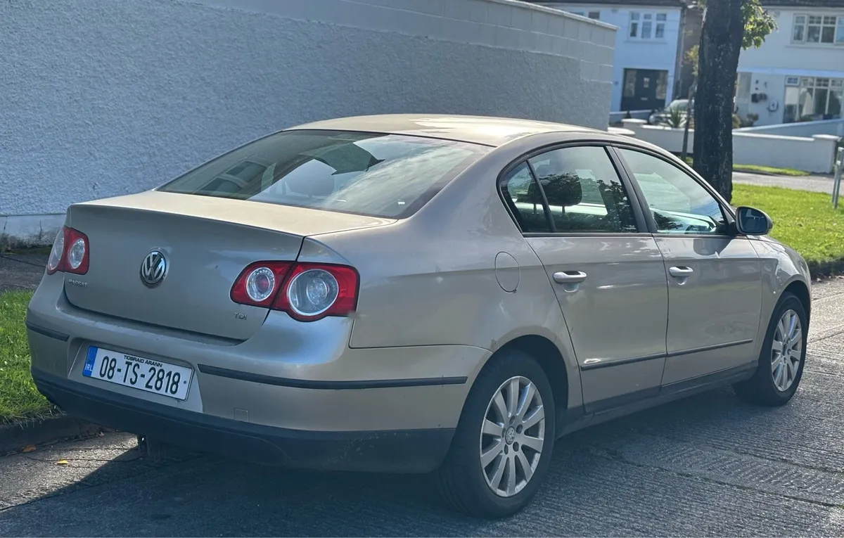 Volkswagen Passat - Image 2