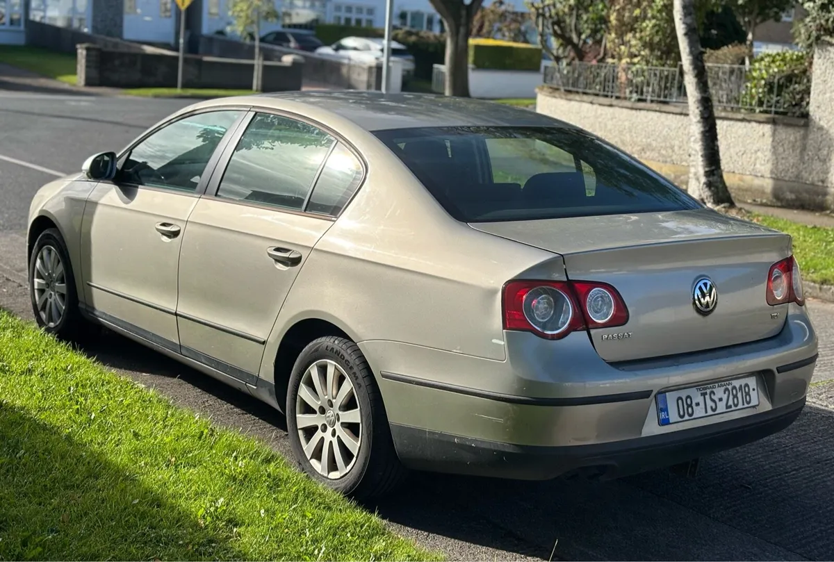 Volkswagen Passat - Image 3