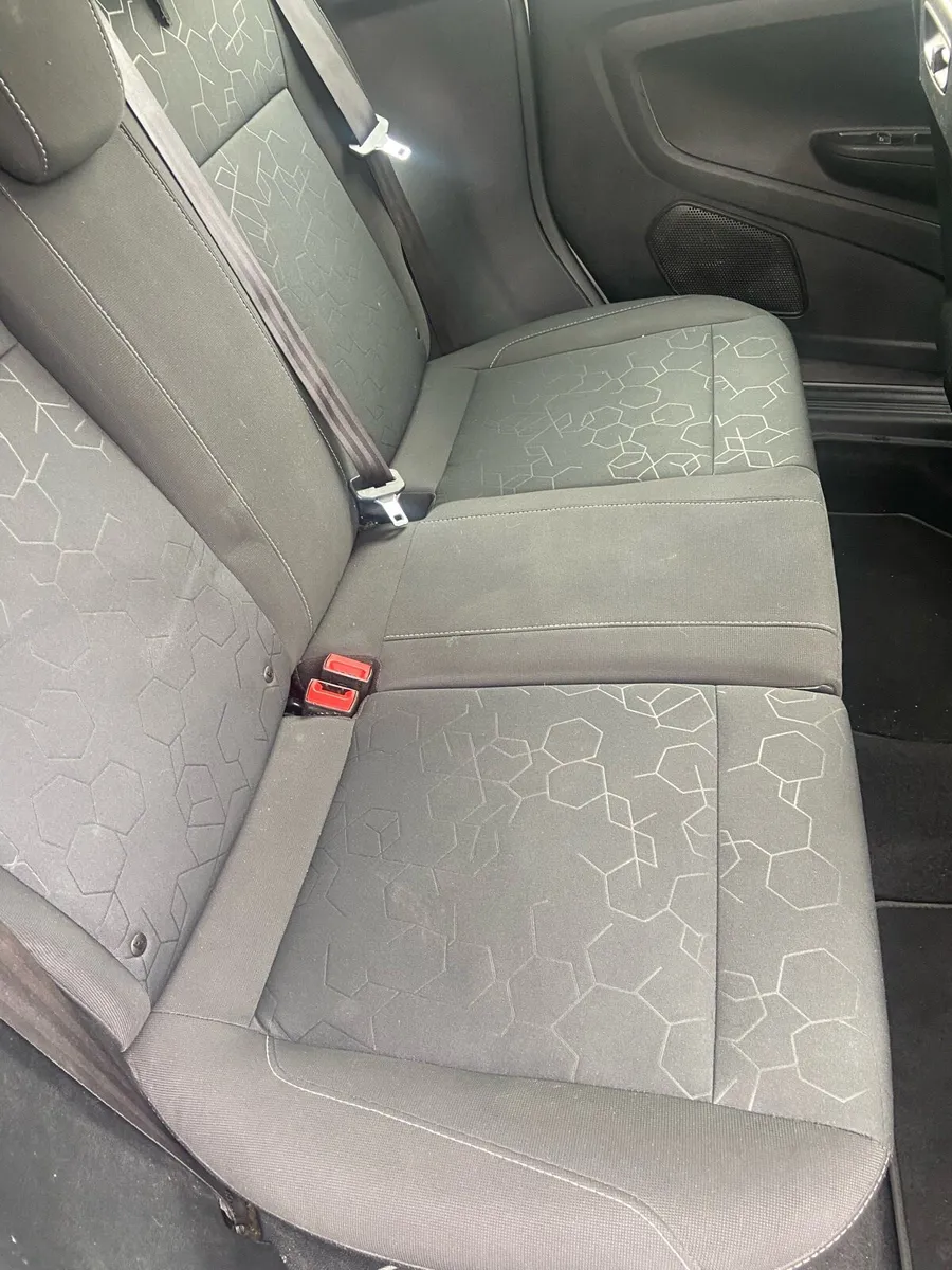 Car - Image 4