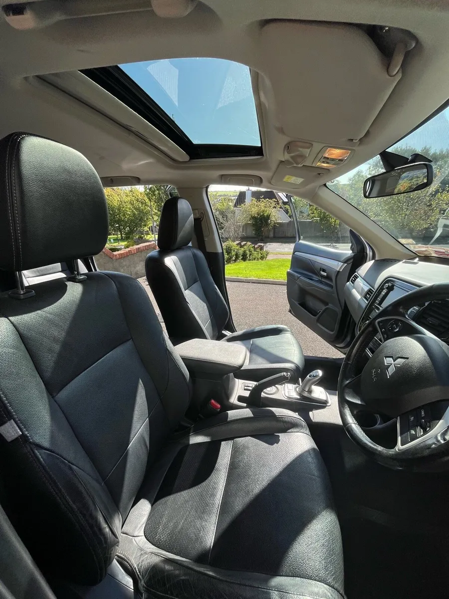 Mitsubishi Outlander 2.0 PHEV GX4H, **TOP SPEC** - Image 2