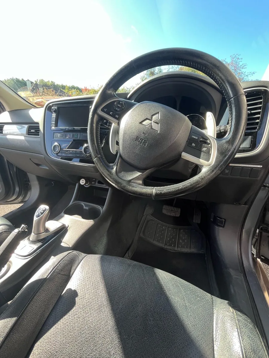 Mitsubishi Outlander 2.0 PHEV GX4H, **TOP SPEC** - Image 3