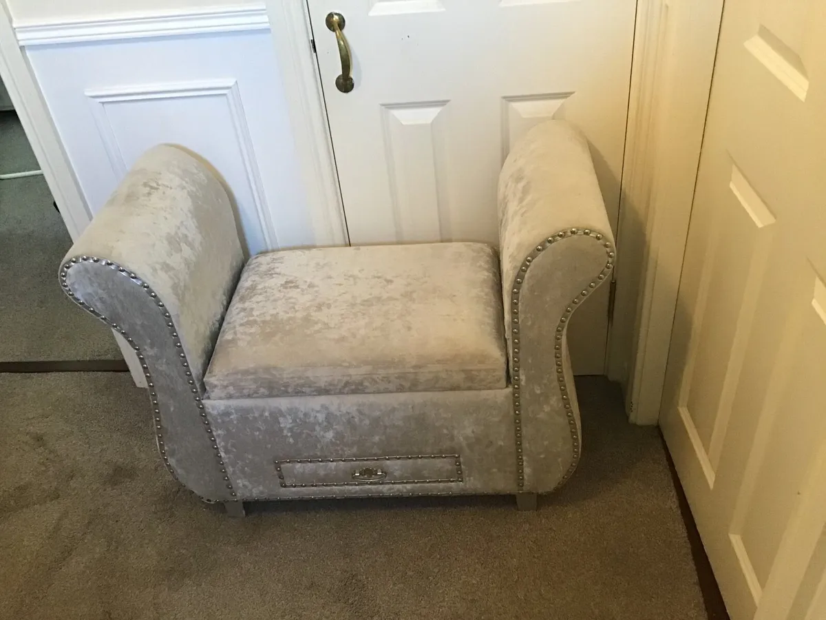 Antique style seat - Image 1