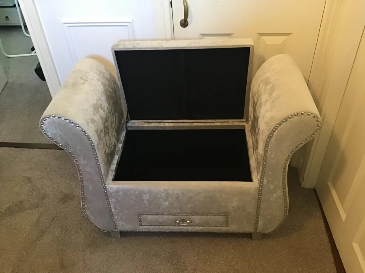 Antique style seat - Image 2