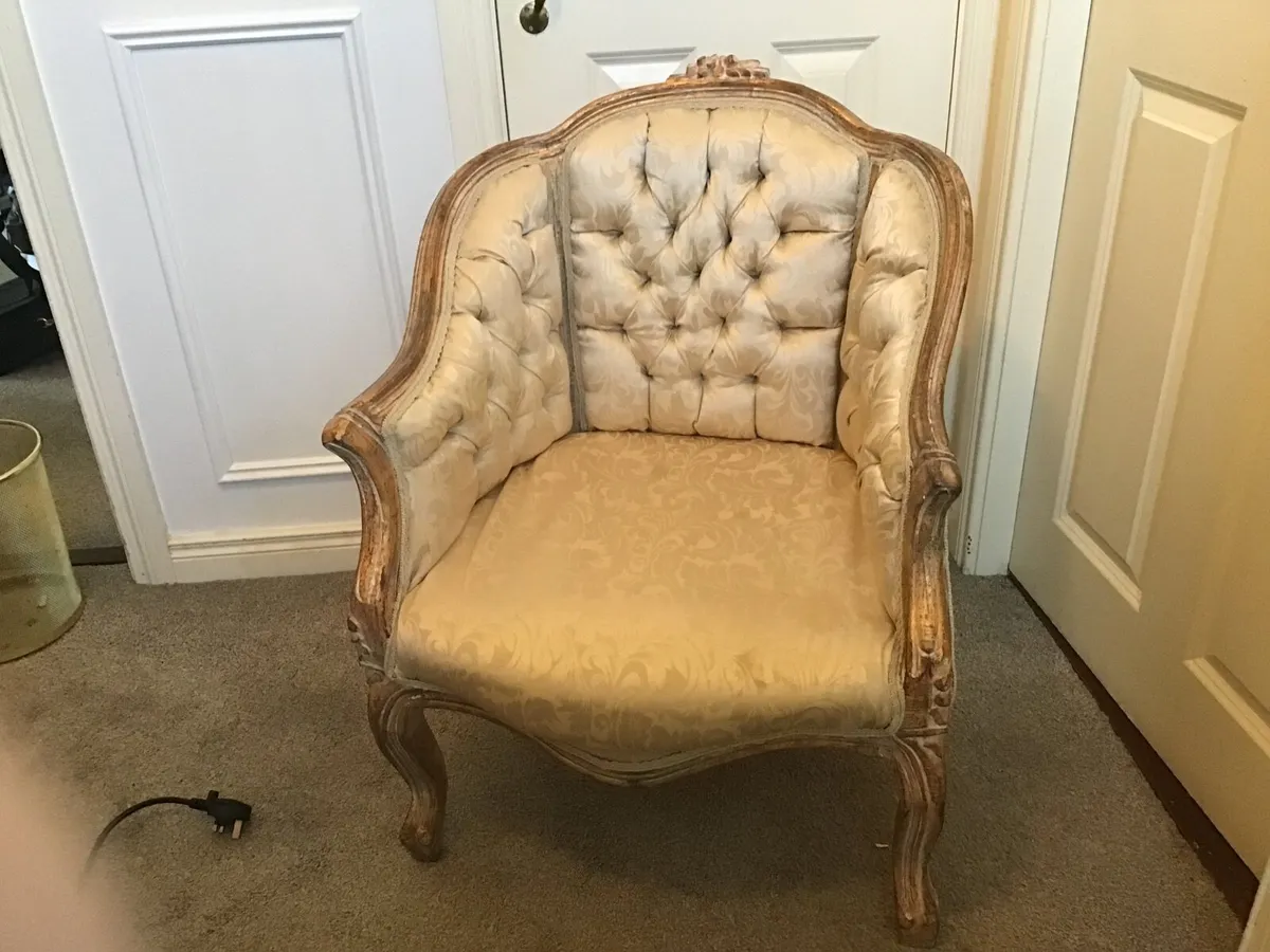 Antique style chair