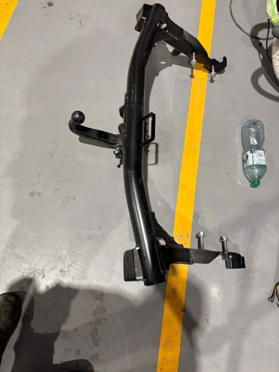 Audi e-tron/Q5 hitch - Image 1