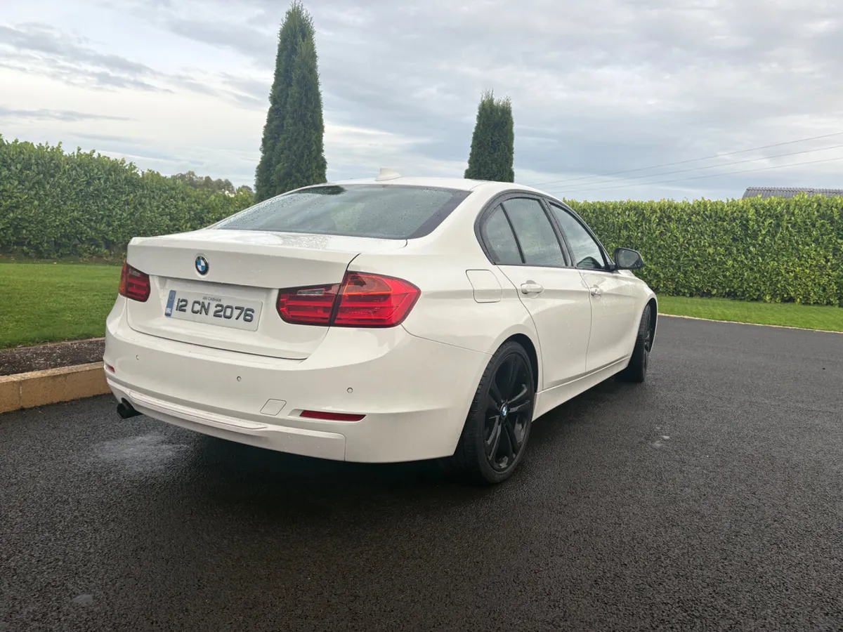 BMW 3-Series 2012 - Image 4