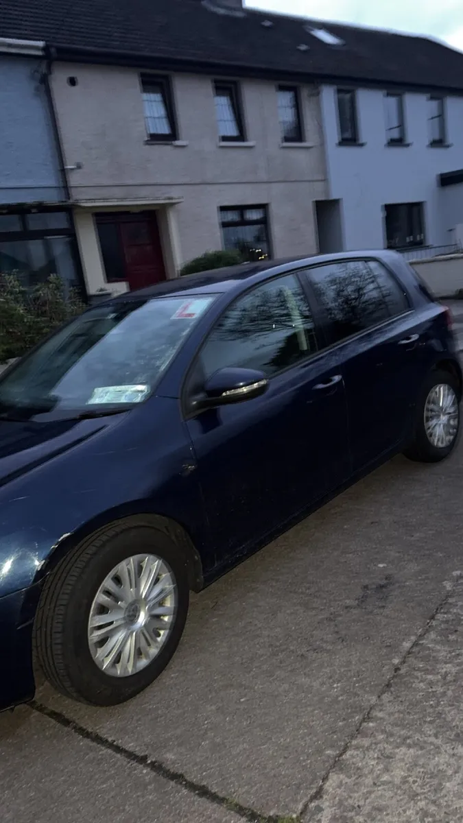 Volkswagen Golf 2011 - Image 2