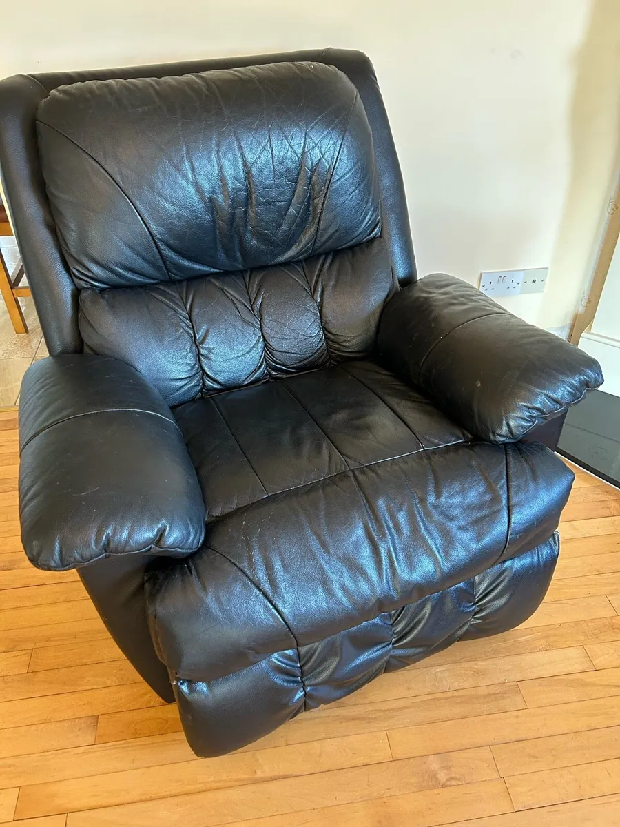 Leather reclining sofa & 2 armchairs - Image 3