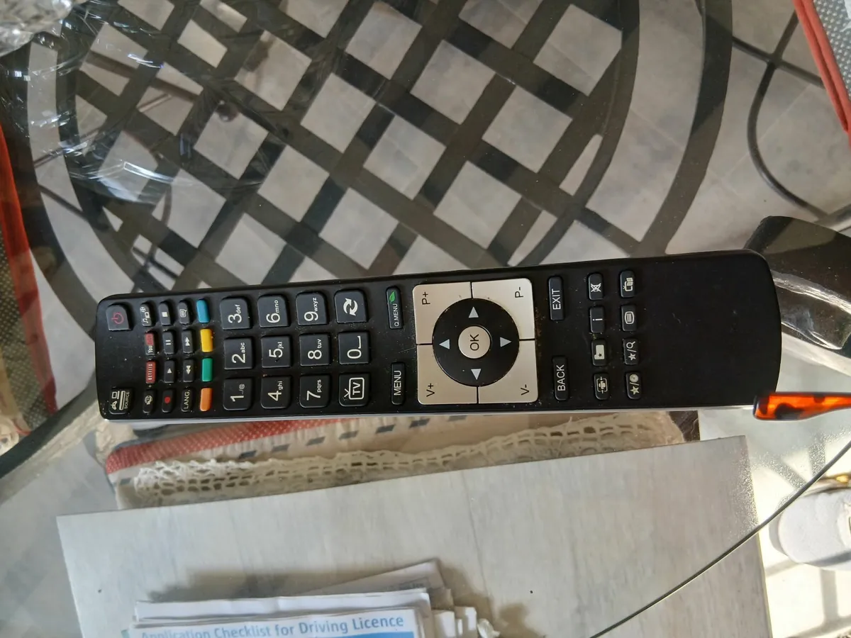 Television42" Hitachi colour TV - Image 4