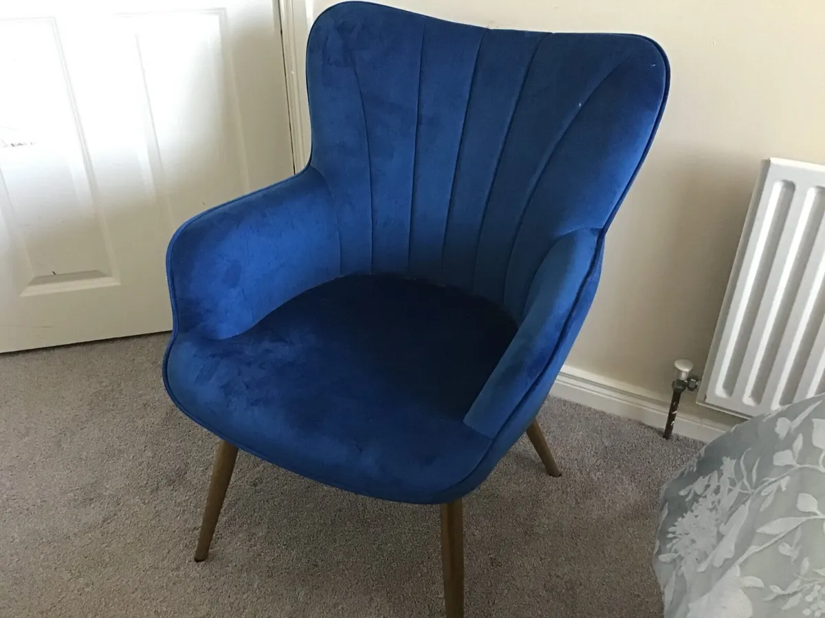 Antique style chair