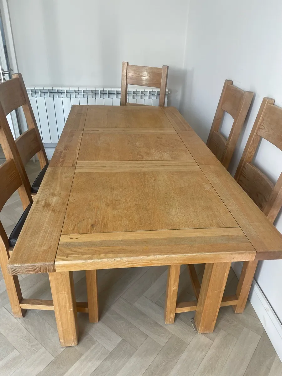 Table and chairs - Image 2