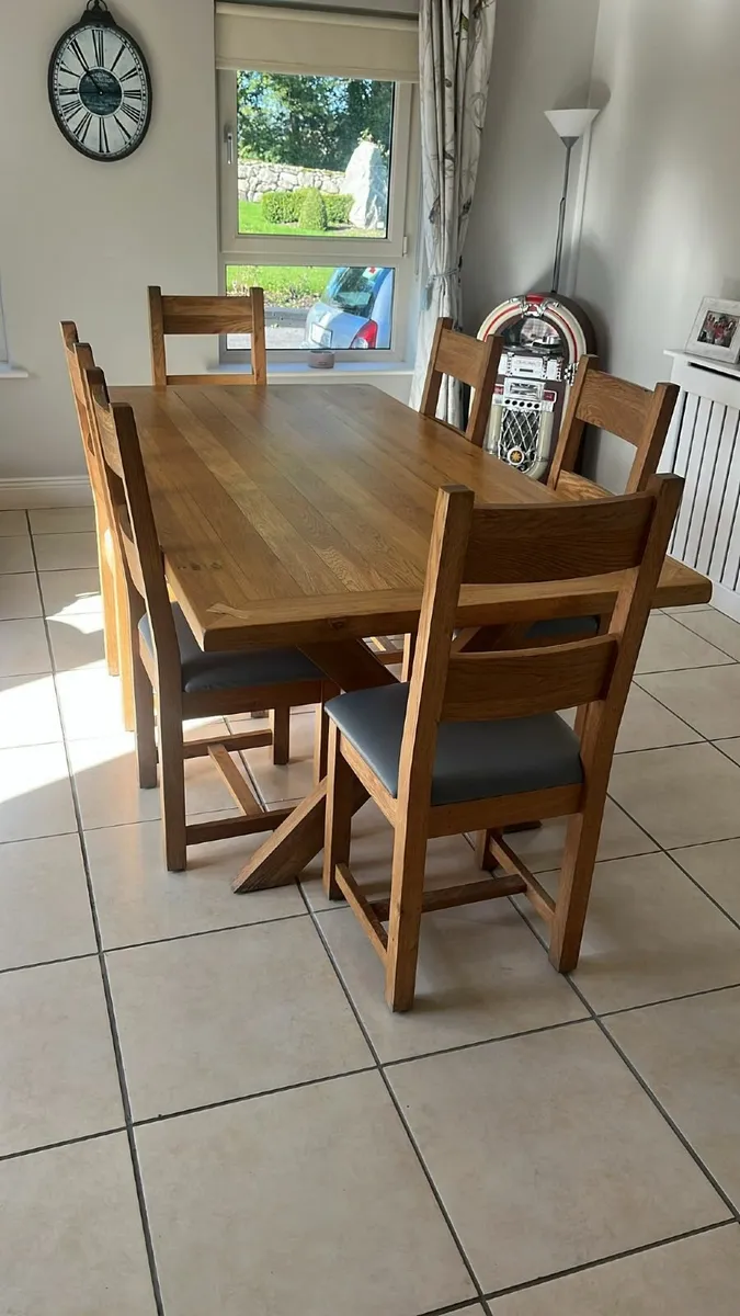 Oak dining table - Image 4