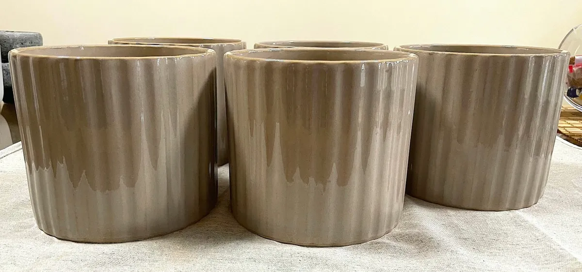 Ceramic Flower pots (2 lots) - Image 1