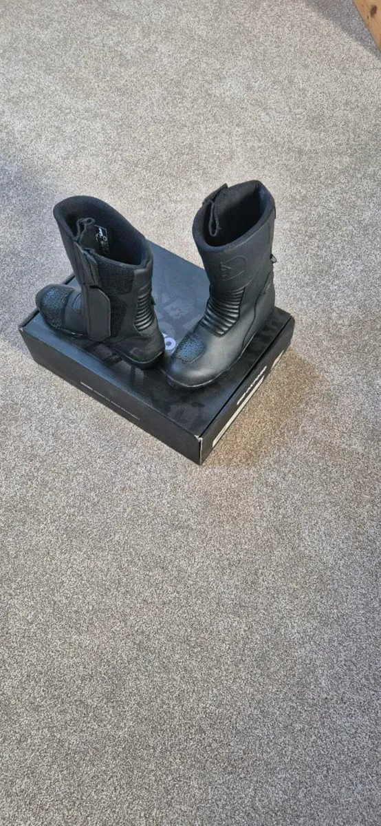 Oxford tracker boots size 9 - Image 2