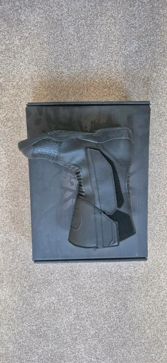 Oxford tracker boots size 9 - Image 4