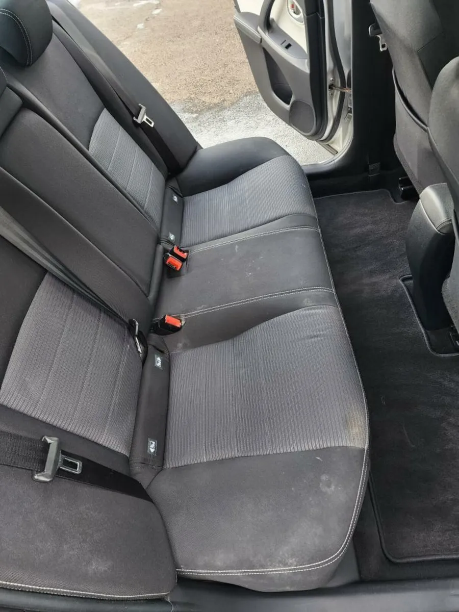 171 Toyota Avensis - Image 3