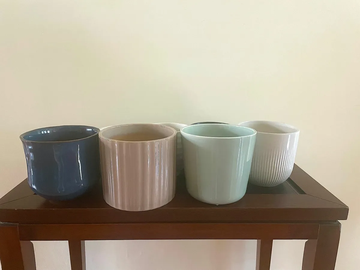 Variety of ceramic flower pots - Image 4