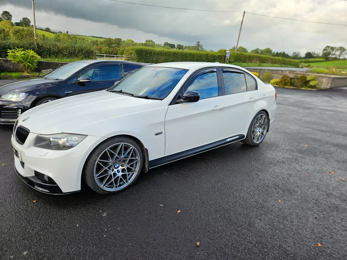 BMW 3-Series 2009 - Image 1