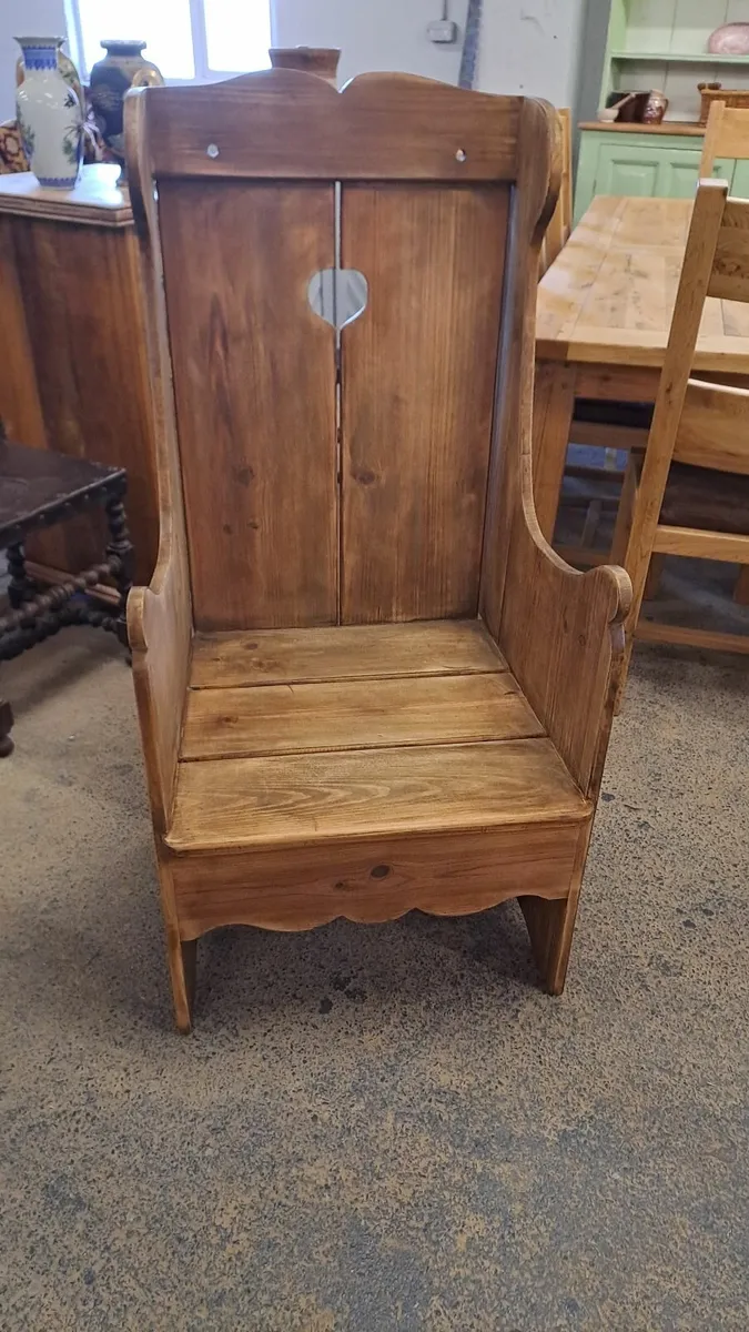 Large vintage pine lambing chair, pew - Image 4