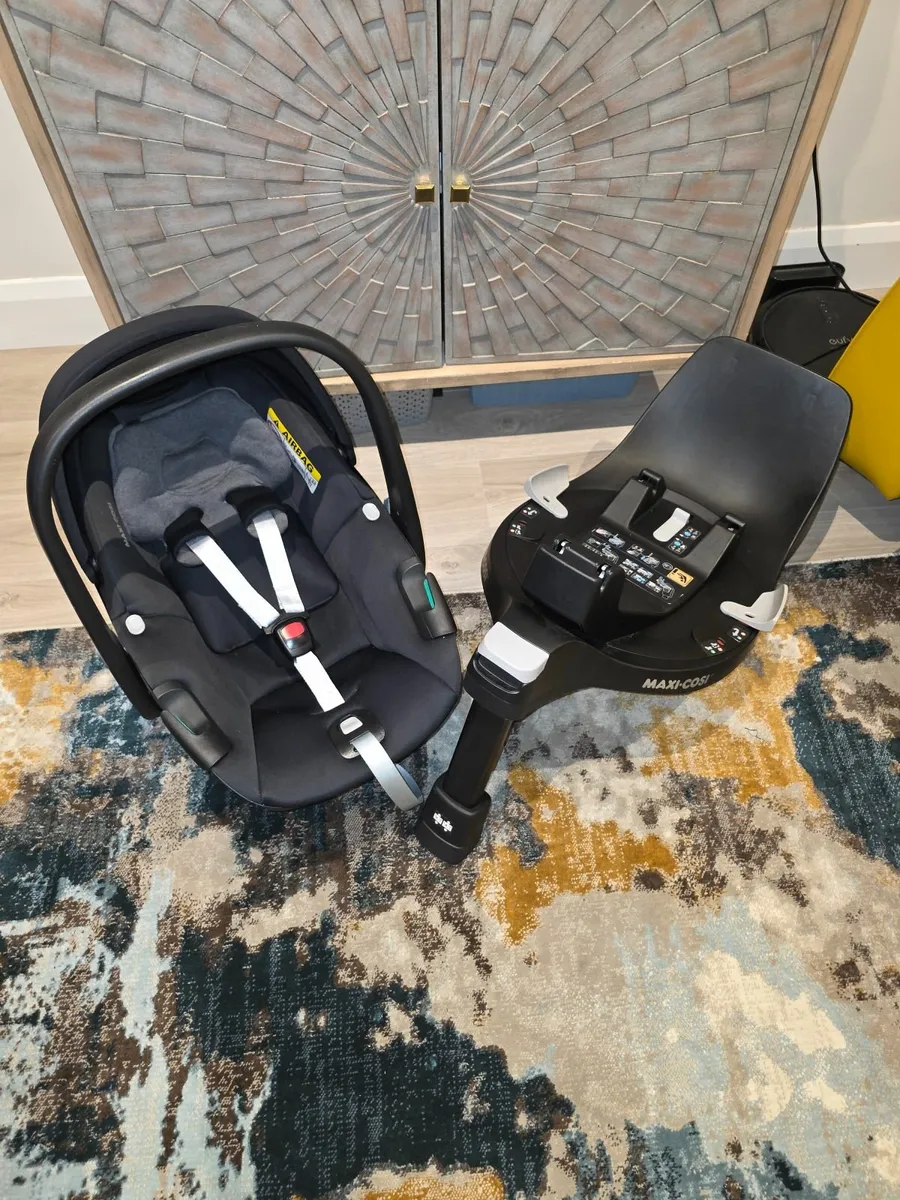 Uppababy vista with rotating car seat isofix base - Image 4