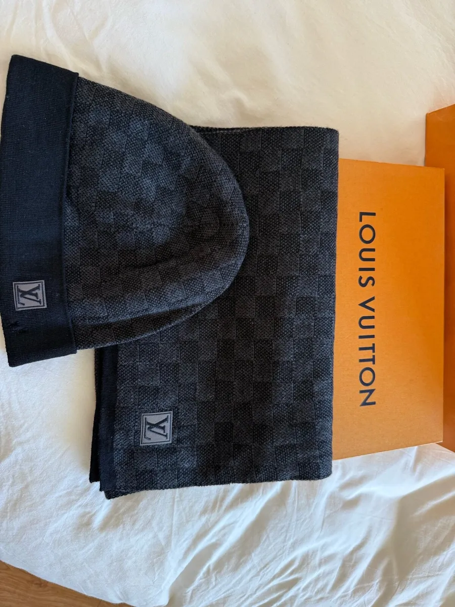 Louis Vuitton hat and Scarf - Image 2