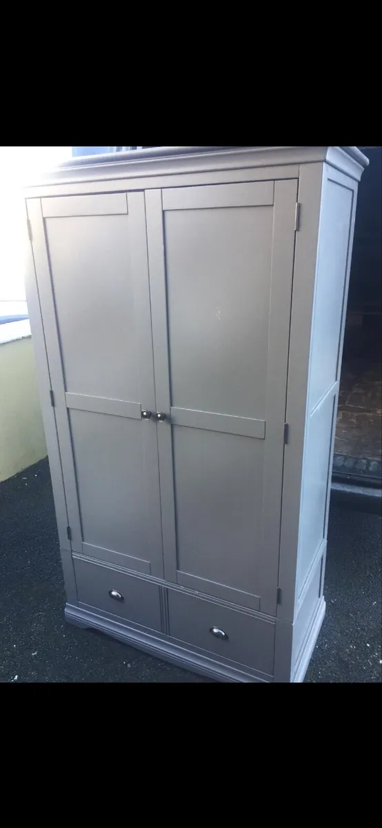 Double wardrobe - Image 1