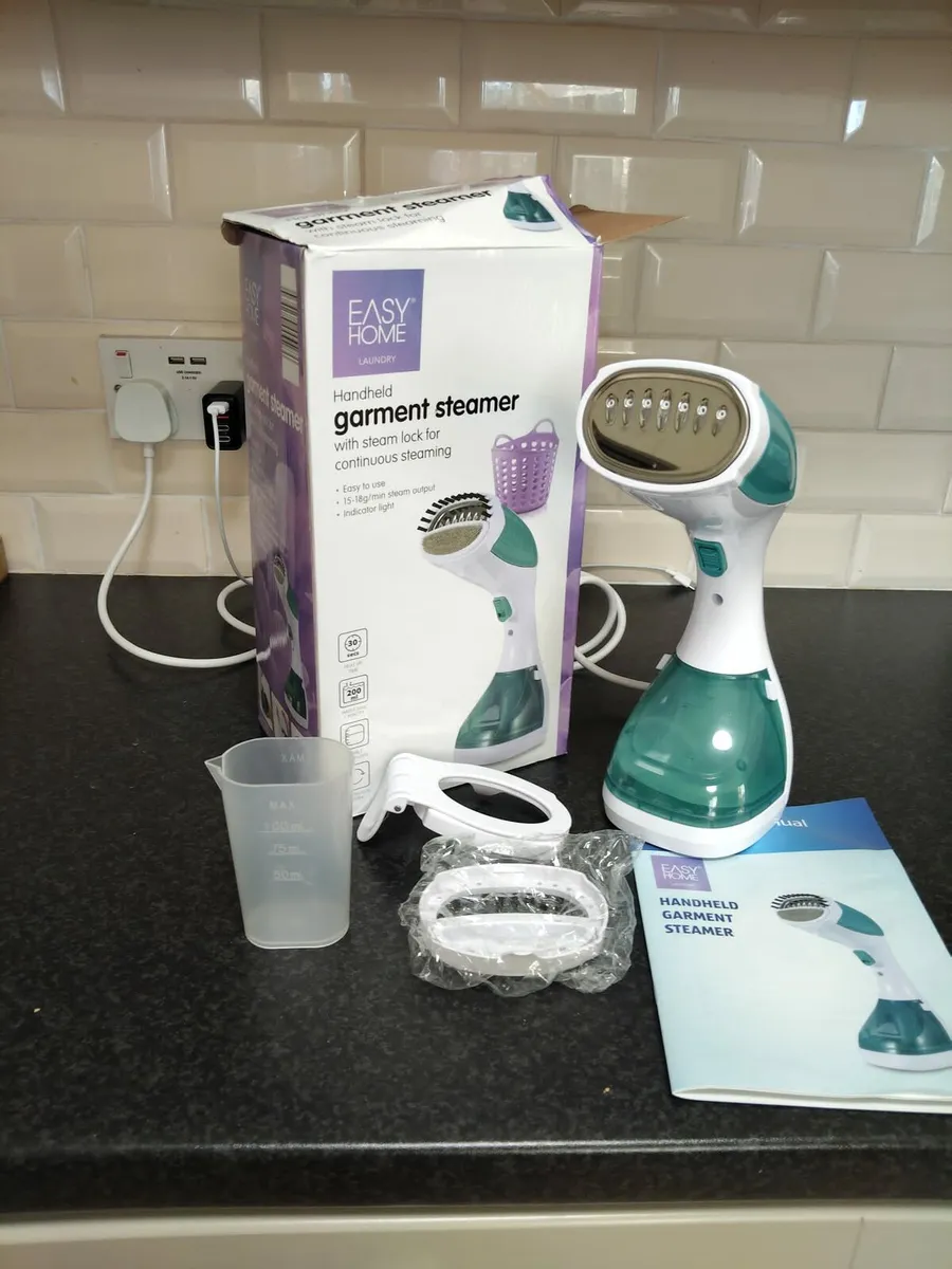 Garment steamer - Image 1